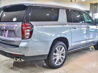 2023 Chevrolet Suburban High Country 6.2L 8 Cylinders Petrol AWD Silver Black SUV