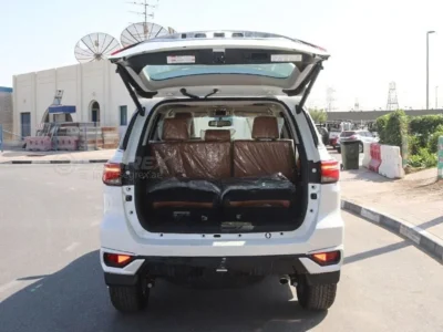 2025 Toyota Fortuner 4.0L 6 Cylinder Petrol Engine 4WD White Beige SUV GCC Specs