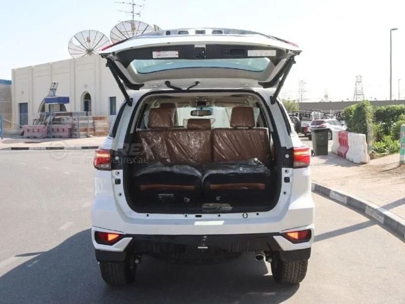 2025 Toyota Fortuner 4.0L 6 Cylinder Petrol Engine 4WD White Beige SUV GCC Specs