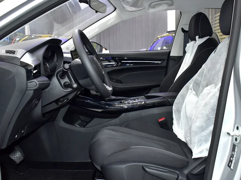 2026 MG MG5 Comfort 4 Cylinder petrol Engine Silver Black Sedan GCC Specs