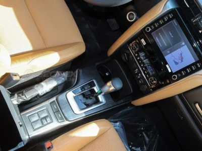 2025 Toyota Fortuner 4.0L 6 Cylinder Petrol Engine 4WD White Beige SUV GCC Specs