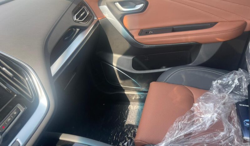 2024 Jetour X70 1.5L Turbocharged 4-cylinder Petrol Engine White Tan Midsize SUV