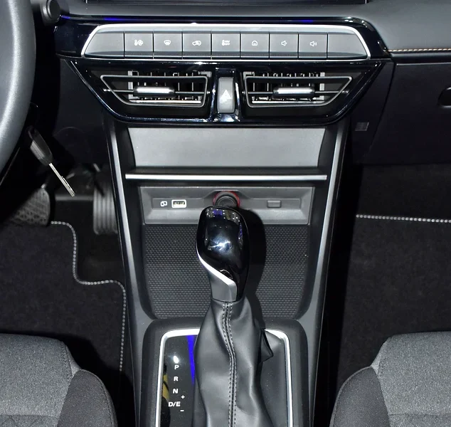 2026 MG MG3 Standard 4 Cylinder Petrol Engine White Black Hatchback GCC Specs