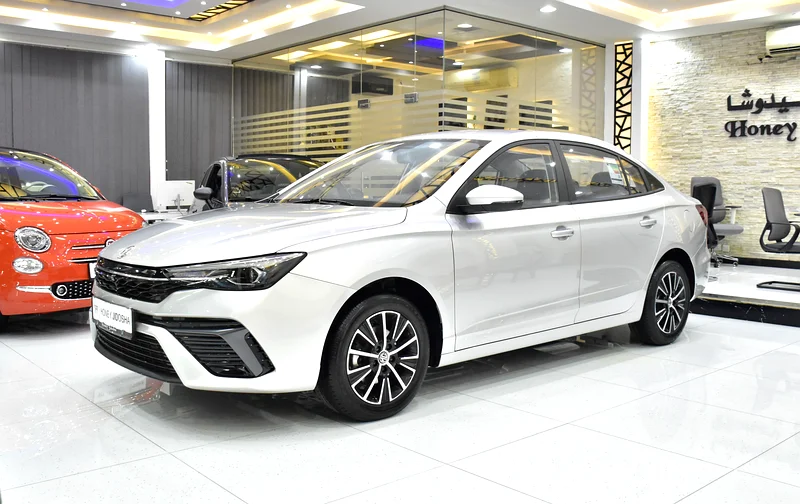 2026 MG MG5 Comfort 4 Cylinder petrol Engine Silver Black Sedan GCC Specs