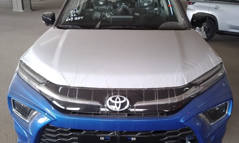 2024 Toyota Urban Cruiser 1.5-litre 4-cylinder Petrol Engine Blue Brown Compact SUV