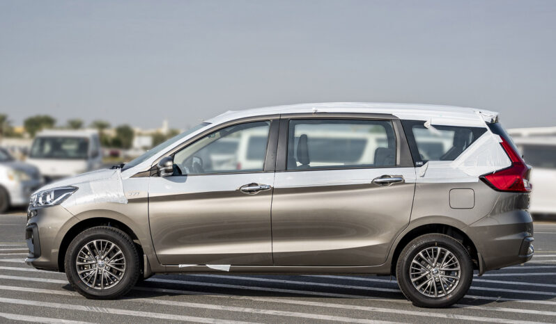 2024 Toyota Rumion 1.5-liter 4-cylinder Petrol Engine Gold Black MPV FWD