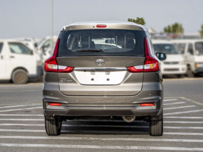 2024 Toyota Rumion 1.5-liter 4-cylinder Petrol Engine Gold Black MPV FWD