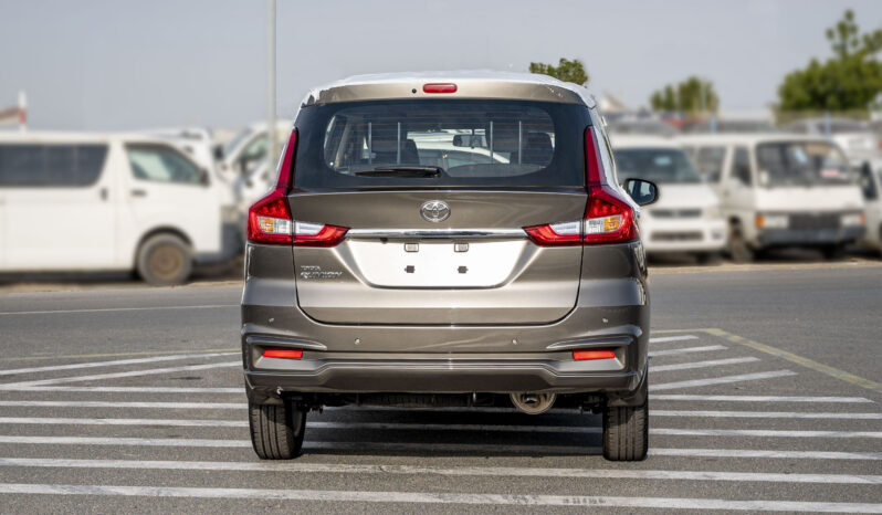 2024 Toyota Rumion 1.5-liter 4-cylinder Petrol Engine Gold Black MPV FWD