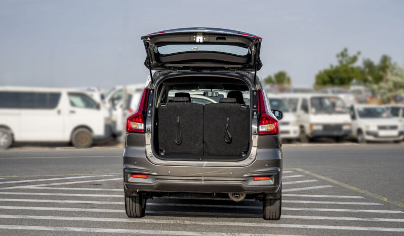 2024 Toyota Rumion 1.5-liter 4-cylinder Petrol Engine Gold Black MPV FWD