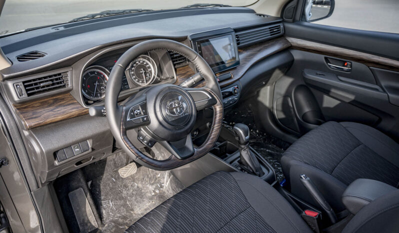 2024 Toyota Rumion 1.5-liter 4-cylinder Petrol Engine Gold Black MPV FWD