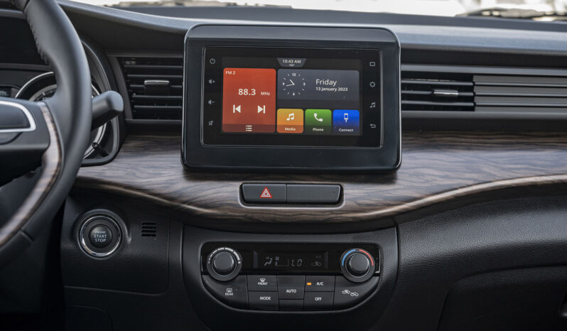 2024 Toyota Rumion 1.5-liter 4-cylinder Petrol Engine Gold Black MPV FWD