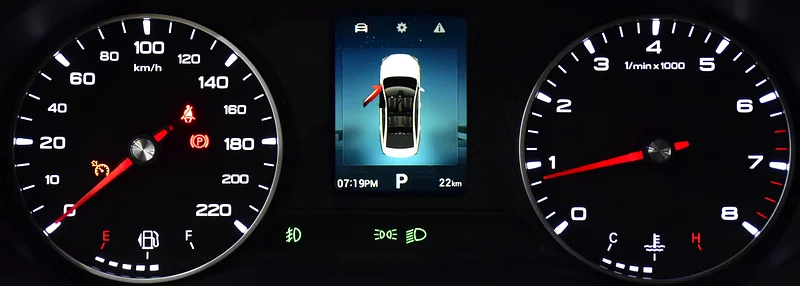 2026 MG MG5 Comfort 4 Cylinder petrol Engine Silver Black Sedan GCC Specs