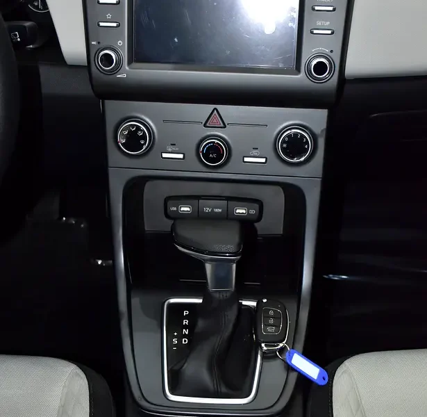 2024 Hyundai Creta S 4 Cylinder Petrol Engine White Black Crossover GCC Specs