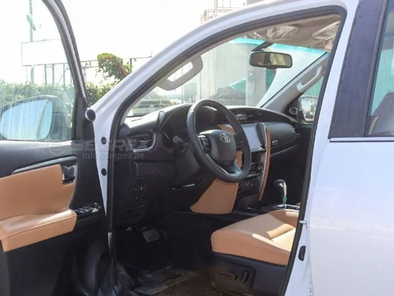 2025 Toyota Fortuner 4.0L 6 Cylinder Petrol Engine 4WD White Beige SUV GCC Specs