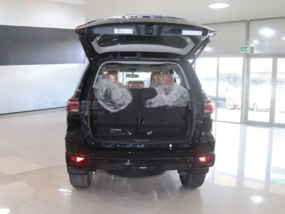 2025 Toyota Fortuner 4.0L 6 Cylinder Petrol Engine 4WD Black Beige SUV GCC Specs