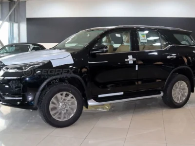 2025 Toyota Fortuner 4.0L 6 Cylinder Petrol Engine 4WD Black Beige SUV GCC Specs