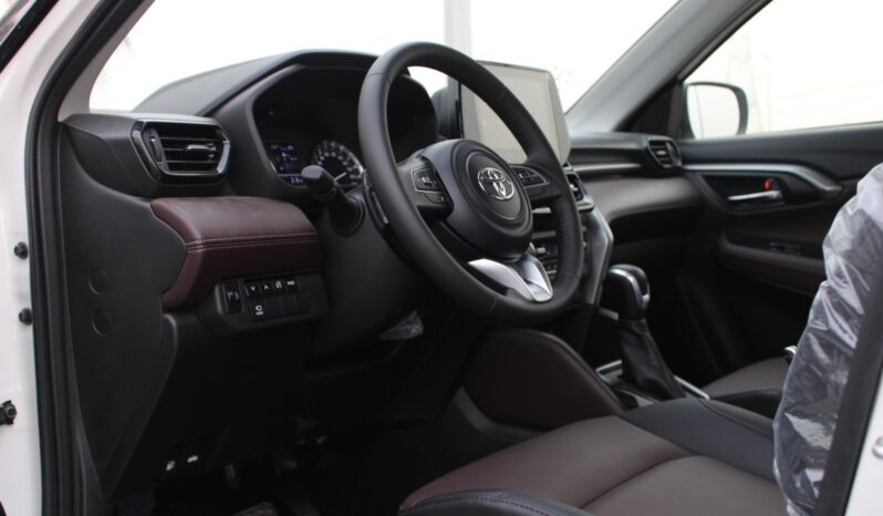 2024 Toyota Urban Cruiser 1.5-litre 4-cylinder Petrol Engine White Brown Compact SUV