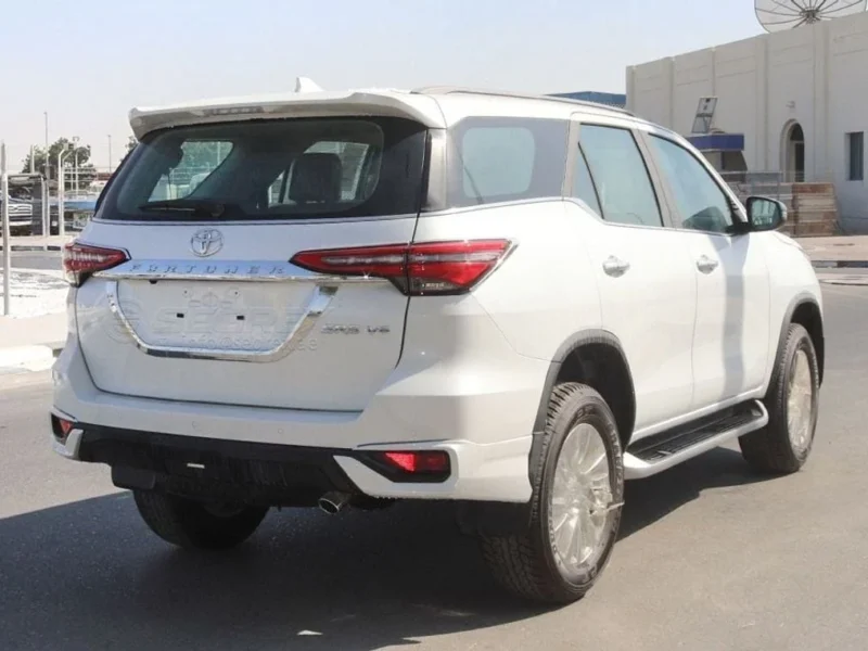 2025 Toyota Fortuner 4.0L 6 Cylinder Petrol Engine 4WD White Beige SUV GCC Specs