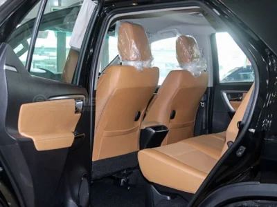 2025 Toyota Fortuner 4.0L 6 Cylinder Petrol Engine 4WD Black Beige SUV GCC Specs