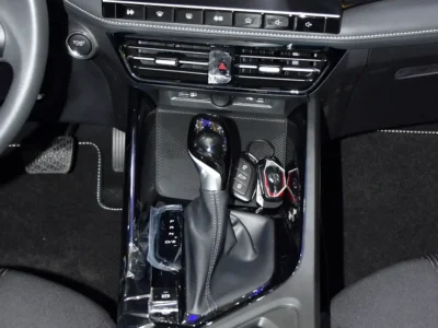 2026 MG MG5 Comfort 4 Cylinder petrol Engine Silver Black Sedan GCC Specs