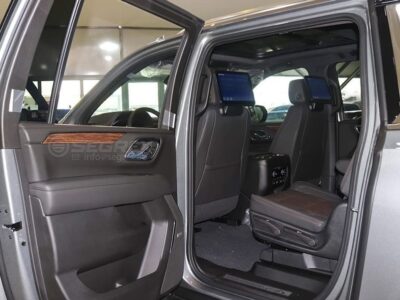 2023 Chevrolet Suburban High Country 6.2L 8 Cylinders Petrol AWD Silver Black SUV