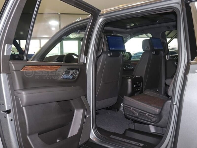 2023 Chevrolet Suburban High Country 6.2L 8 Cylinders Petrol AWD Silver Black SUV