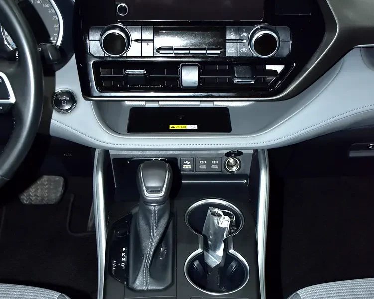 2023 Toyota Highlander Other 4 Cylinder Hybrid Engine White Grey SUV GCC Specs