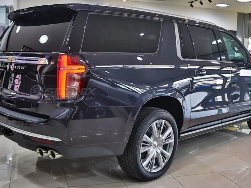 2023 Chevrolet Suburban High Country 6.2L 8 Cylinders Petrol AWD Grey Black SUV