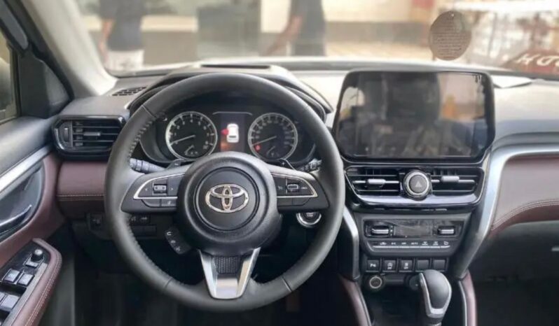 2024 Toyota Urban Cruiser 1.5-litre 4-cylinder Petrol Engine Silver Brown Compact SUV