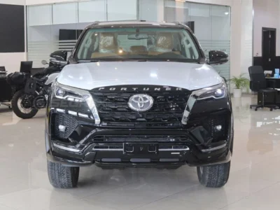 2025 Toyota Fortuner 4.0L 6 Cylinder Petrol Engine 4WD Black Beige SUV GCC Specs