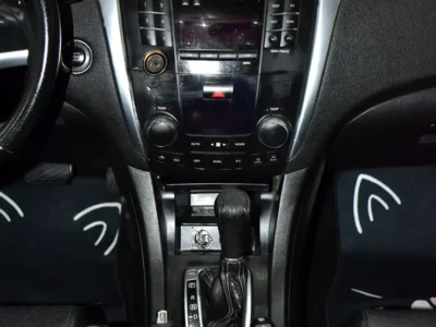 2014 Suzuki Kizashi Sport 4 Cylinders Petrol Engine Silver Black Sedan GCC Specs