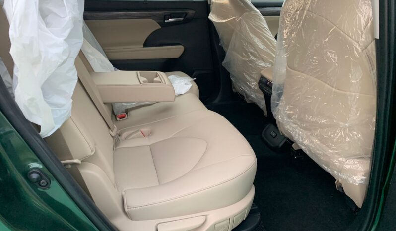 2024 Toyota Highlander Hybrid 2.5-liter 4 Cylinder Engine Green Beige SUV AWD