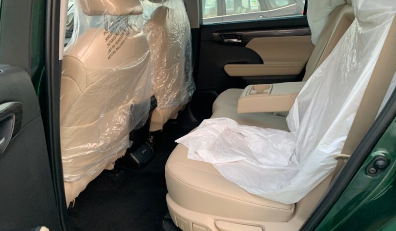 2024 Toyota Highlander Hybrid 2.5-liter 4 Cylinder Engine Green Beige SUV AWD