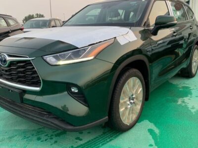 2024 Toyota Highlander Hybrid 2.5-liter 4 Cylinder Engine Green Beige SUV AWD