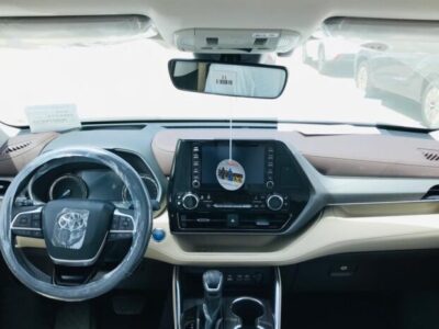 2023 Toyota Highlander Hybrid 2.5-liter 4 Cylinder Engine White Beige SUV AWD