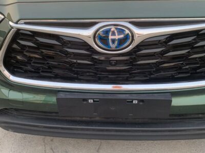 2024 Toyota Highlander Hybrid 2.5-liter 4 Cylinder Engine Green Beige SUV AWD