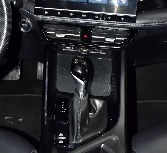 2025 MG MG5 Luxury 4 Cylinders Petrol Engine Silver Black GCC Specs Automatic