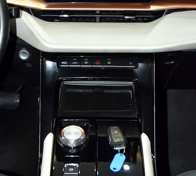 2023 Haval H6 Medium 4 Cylinders Petrol Engine Blue Black SUV GCC Specs