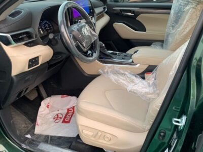 2024 Toyota Highlander Hybrid 2.5-liter 4 Cylinder Engine Green Beige SUV AWD