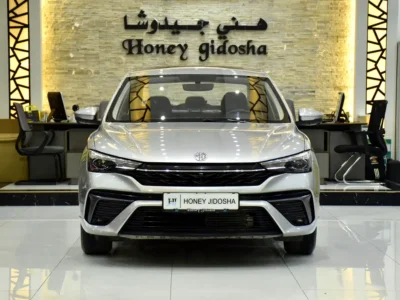 2025 MG MG5 Luxury 4 Cylinders Petrol Engine Silver Black GCC Specs Automatic