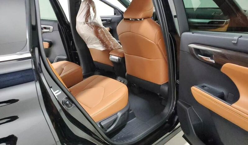 2023 Toyota Highlander Hybrid 2.5-liter 4 Cylinder Engine Black Tan SUV AWD