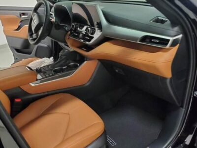 2023 Toyota Highlander Hybrid 2.5-liter 4 Cylinder Engine Black Tan SUV AWD