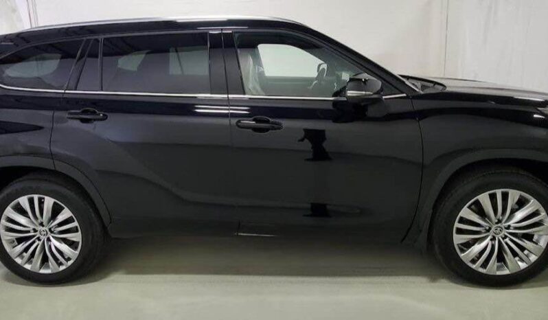 2023 Toyota Highlander Hybrid 2.5-liter 4 Cylinder Engine Black Tan SUV AWD