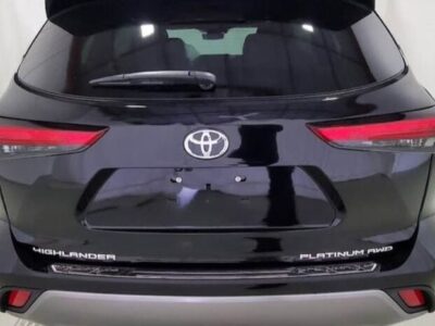 2023 Toyota Highlander Hybrid 2.5-liter 4 Cylinder Engine Black Tan SUV AWD