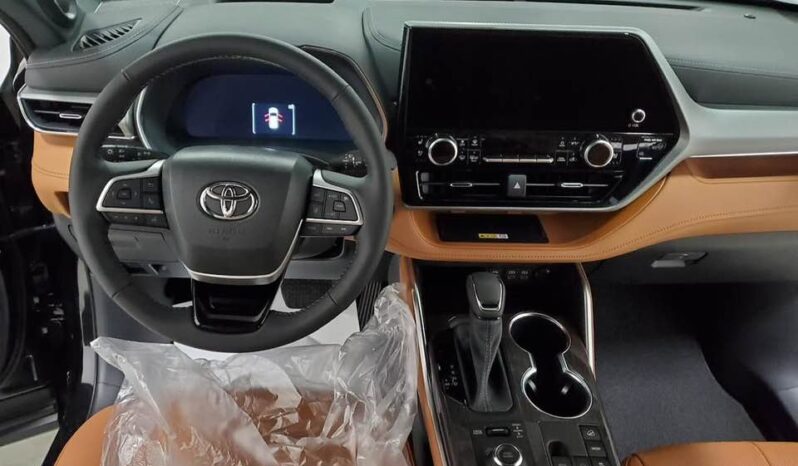2023 Toyota Highlander Hybrid 2.5-liter 4 Cylinder Engine Black Tan SUV AWD