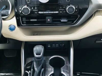2023 Toyota Highlander Hybrid 2.5-liter 4 Cylinder Engine White Beige SUV AWD