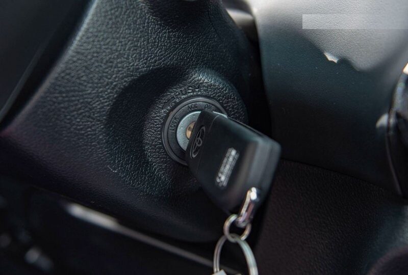 2022 Toyota Hilux 2.4 Mid Option 4 Cylinder 2.4-liter Diesel White Red Pickup Truck