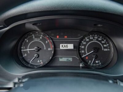 2022 Toyota Hilux 2.4 Mid Option 4 Cylinder 2.4-liter Diesel White Red Pickup Truck