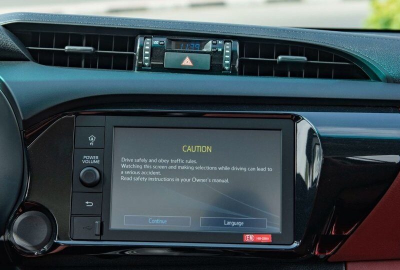 2022 Toyota Hilux 2.4 Mid Option 4 Cylinder 2.4-liter Diesel White Red Pickup Truck