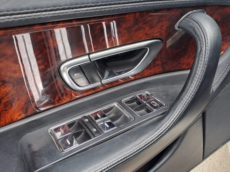 2005 Bentley Continental GT 6.0 Litres W12 Cylinder White Black Coupe